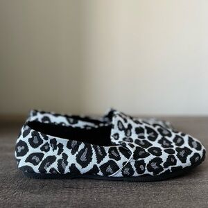 Something Navy Animal Print Comfy flats (Size 8.5)